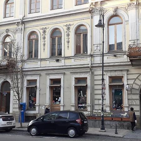 Bright And Cozy Apartment On Aghmashenebeli Avenue 第比利斯 外观 照片