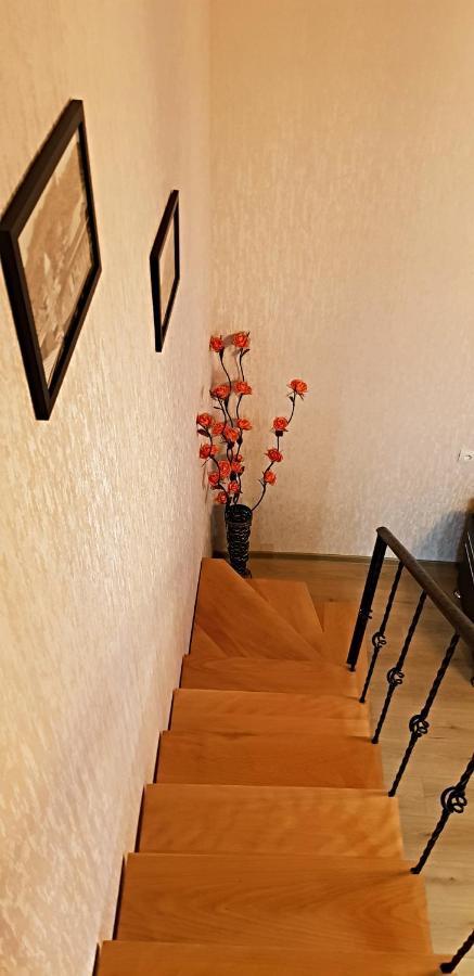 Bright And Cozy Apartment On Aghmashenebeli Avenue 第比利斯 外观 照片