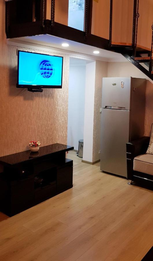 Bright And Cozy Apartment On Aghmashenebeli Avenue 第比利斯 外观 照片