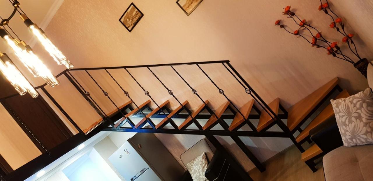 Bright And Cozy Apartment On Aghmashenebeli Avenue 第比利斯 外观 照片