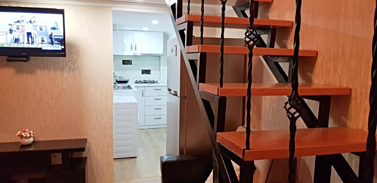 Bright And Cozy Apartment On Aghmashenebeli Avenue 第比利斯 外观 照片