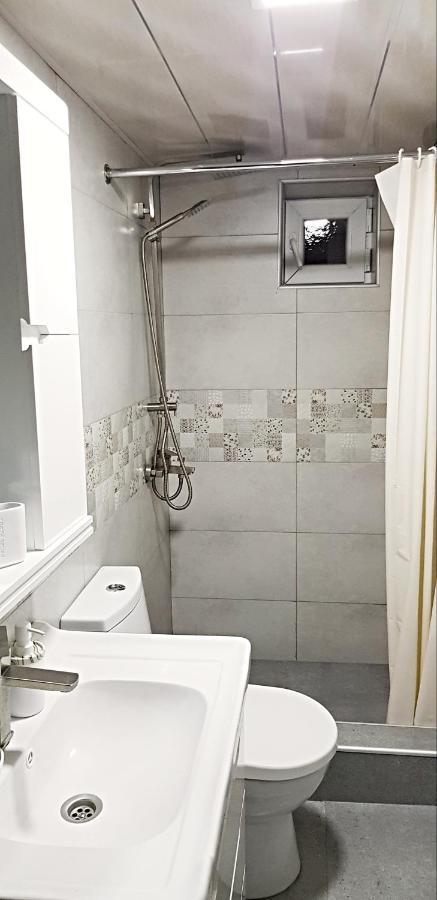 Bright And Cozy Apartment On Aghmashenebeli Avenue 第比利斯 外观 照片
