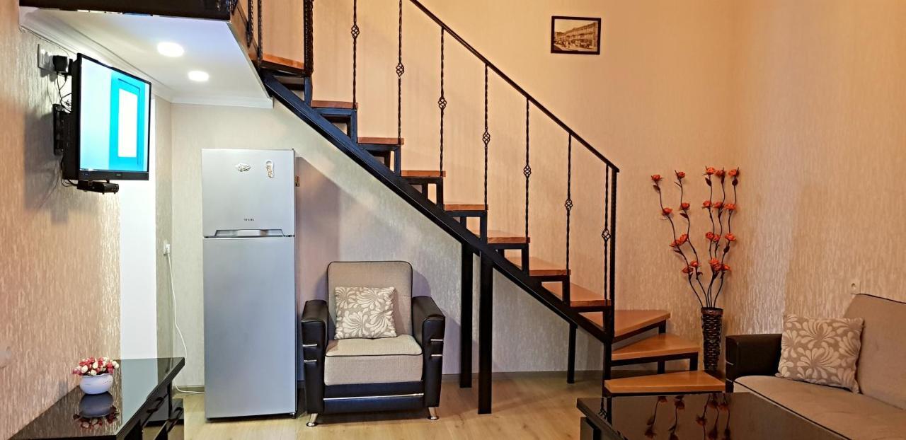Bright And Cozy Apartment On Aghmashenebeli Avenue 第比利斯 外观 照片