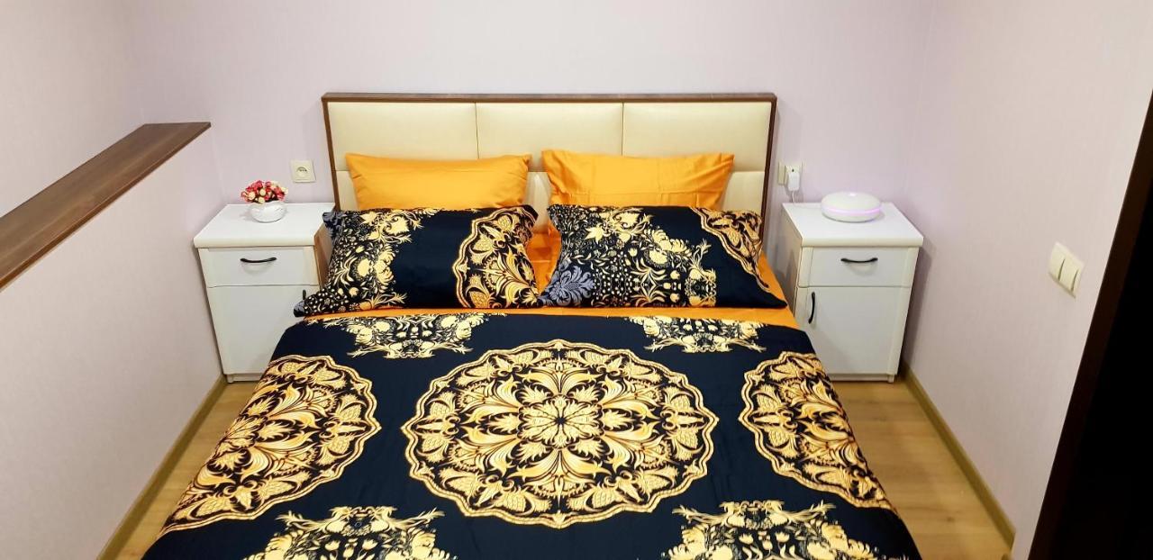Bright And Cozy Apartment On Aghmashenebeli Avenue 第比利斯 外观 照片