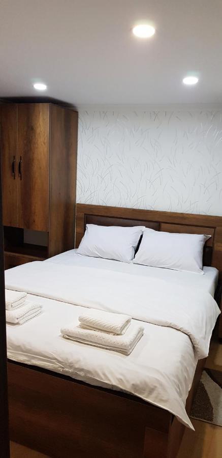 Bright And Cozy Apartment On Aghmashenebeli Avenue 第比利斯 外观 照片